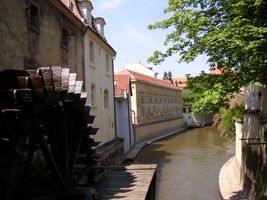 Vltava 5-chráněné rybí pásmo Čertovka 3.6.05 (2).jpg